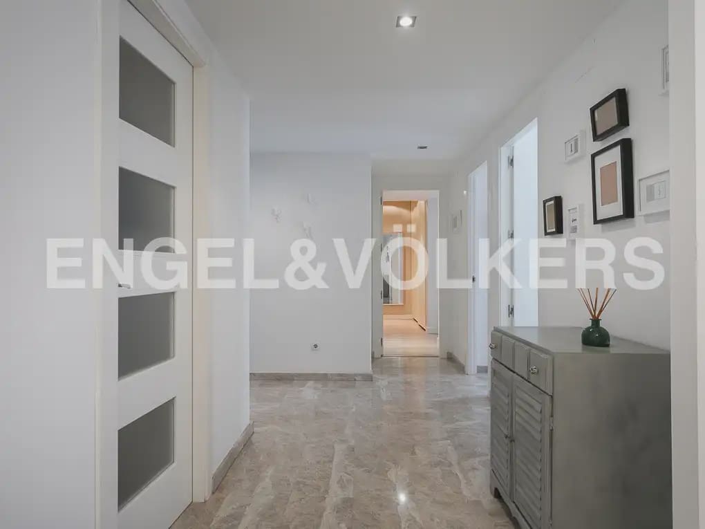 3 bedroom Flat for rent in Paterna with pool garage - € 1,750 (Ref: 10166986)