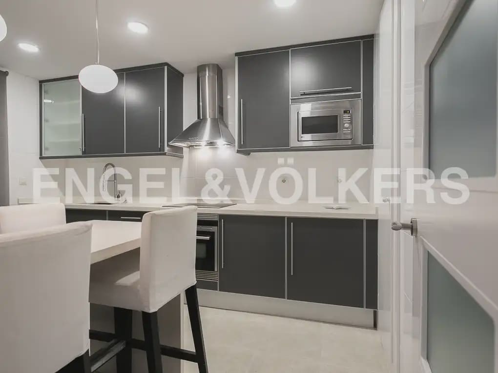 3 bedroom Flat for rent in Paterna with pool garage - € 1,750 (Ref: 10166986)
