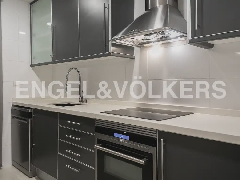 3 bedroom Flat for rent in Paterna with pool garage - € 1,750 (Ref: 10166986)