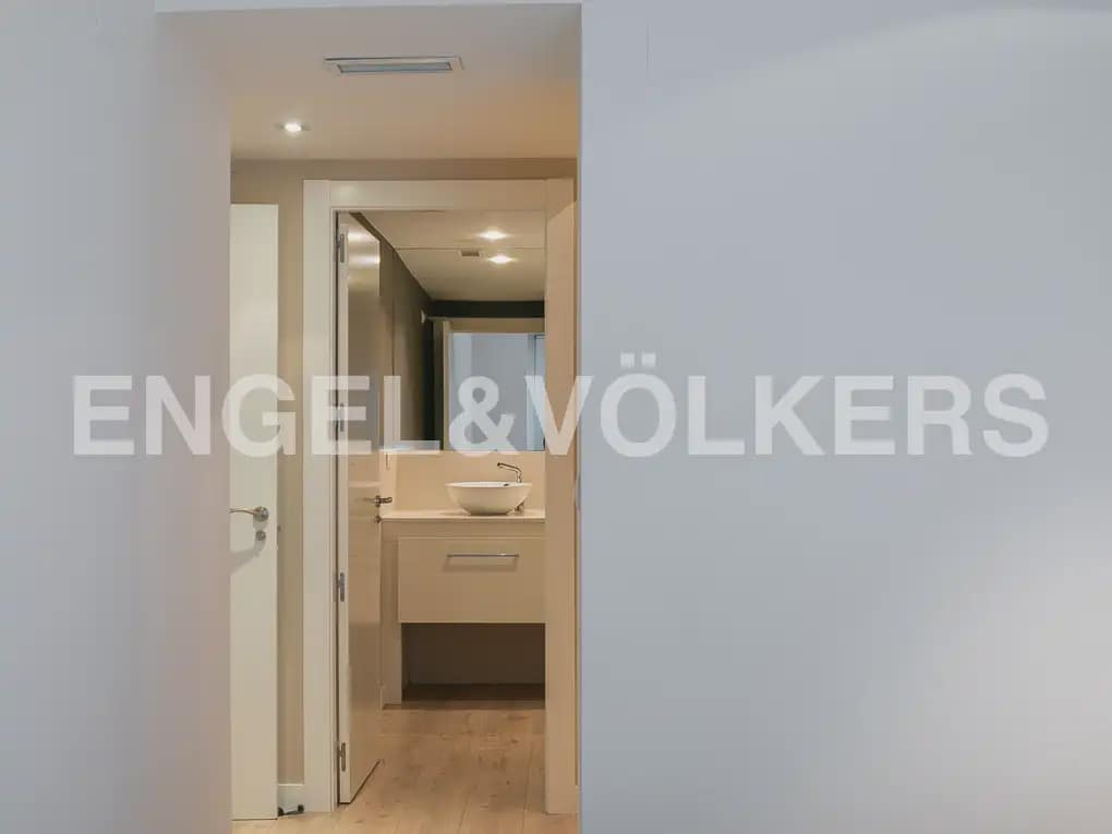 3 bedroom Flat for rent in Paterna with pool garage - € 1,750 (Ref: 10166986)