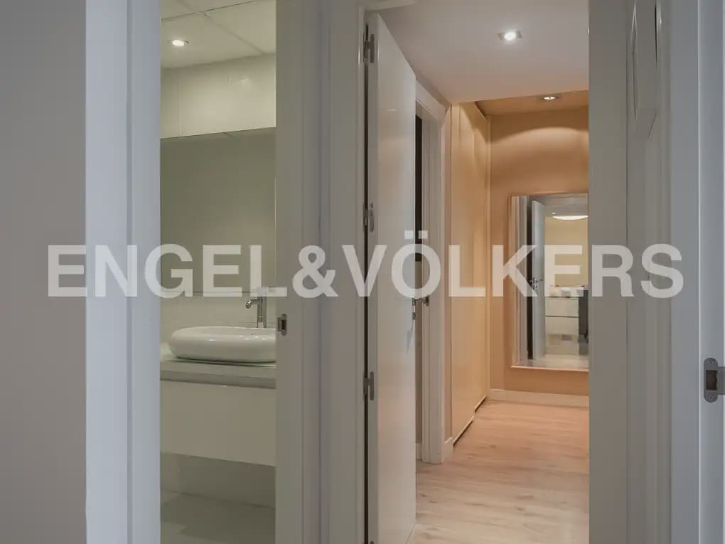 3 bedroom Flat for rent in Paterna with pool garage - € 1,750 (Ref: 10166986)