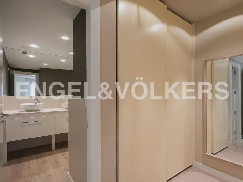 3 bedroom Flat for rent in Paterna with pool garage - € 1,750 (Ref: 10166986)