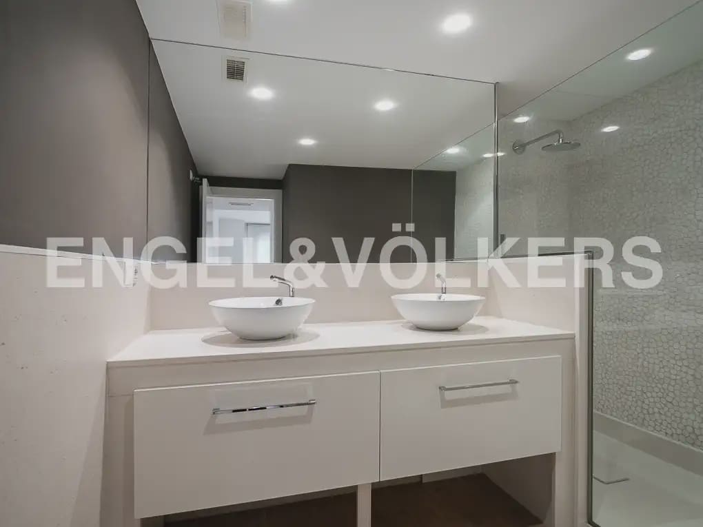 3 bedroom Flat for rent in Paterna with pool garage - € 1,750 (Ref: 10166986)