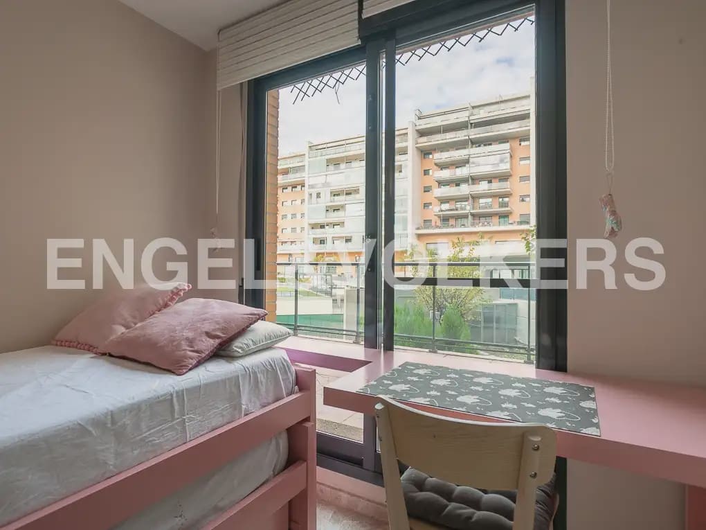 3 bedroom Flat for rent in Paterna with pool garage - € 1,750 (Ref: 10166986)