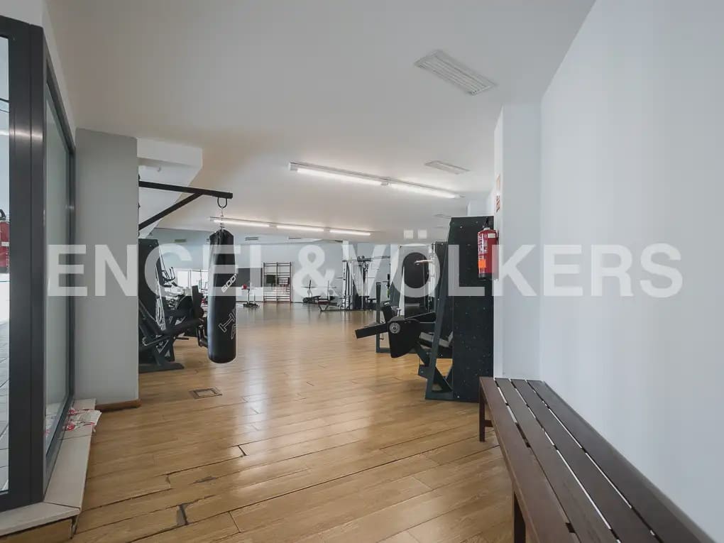 3 bedroom Flat for rent in Paterna with pool garage - € 1,750 (Ref: 10166986)