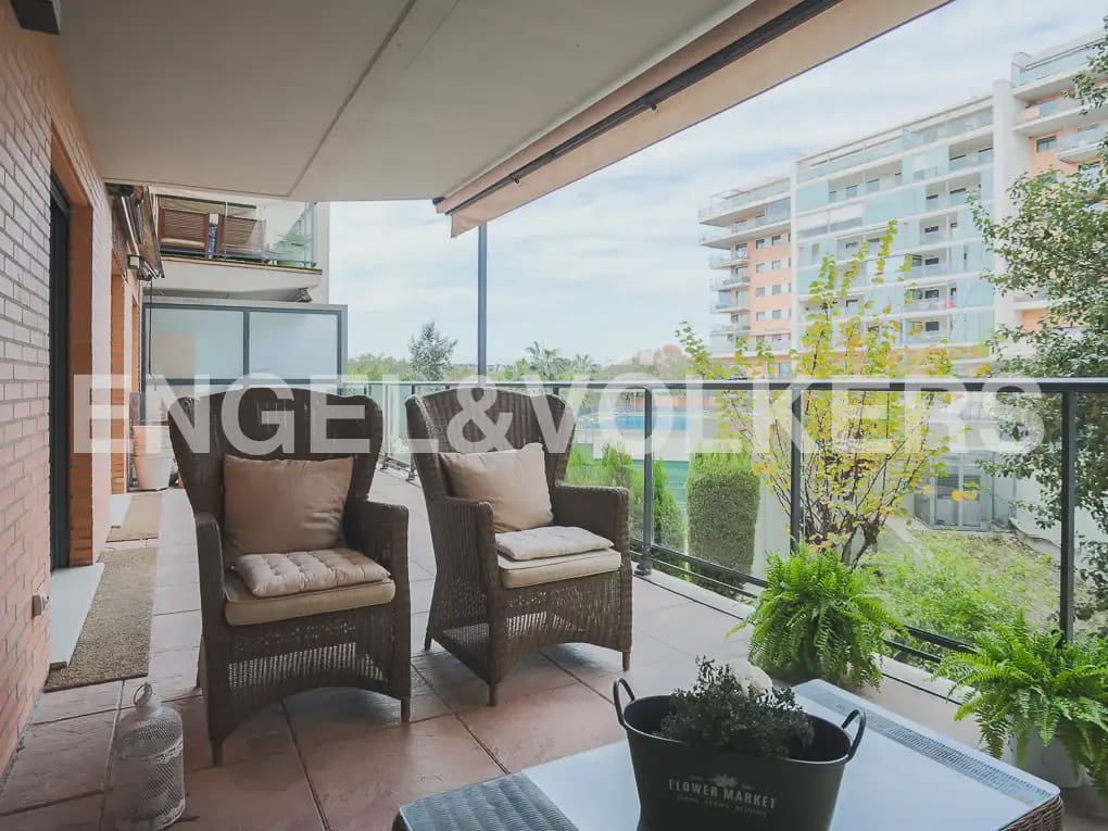3 bedroom Flat for rent in Paterna with pool garage - € 1,750 (Ref: 10166986)