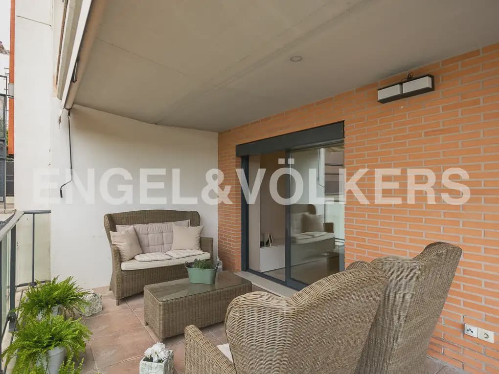 3 bedroom Flat for rent in Paterna with pool garage - € 1,750 (Ref: 10166986)