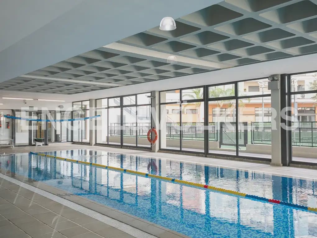 3 bedroom Flat for rent in Paterna with pool garage - € 1,750 (Ref: 10166986)