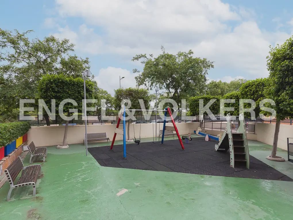 3 bedroom Flat for rent in Paterna with pool garage - € 1,750 (Ref: 10166986)