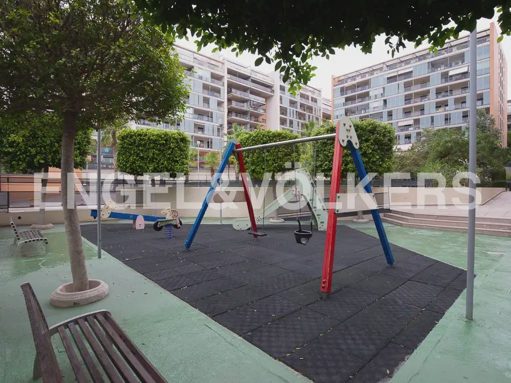 3 bedroom Flat for rent in Paterna with pool garage - € 1,750 (Ref: 10166986)