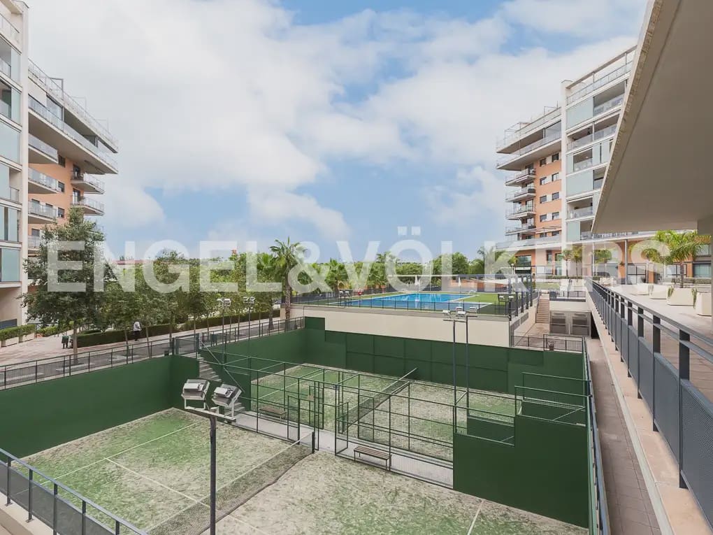 3 bedroom Flat for rent in Paterna with pool garage - € 1,750 (Ref: 10166986)