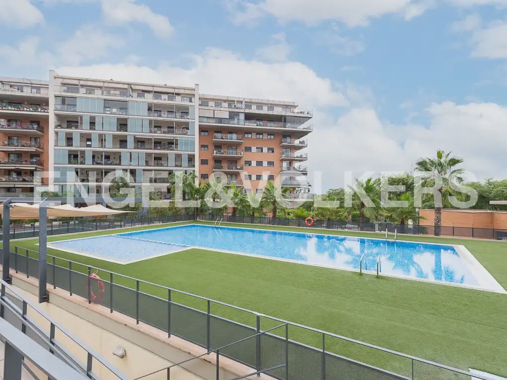 3 bedroom Flat for rent in Paterna with pool garage - € 1,750 (Ref: 10166986)