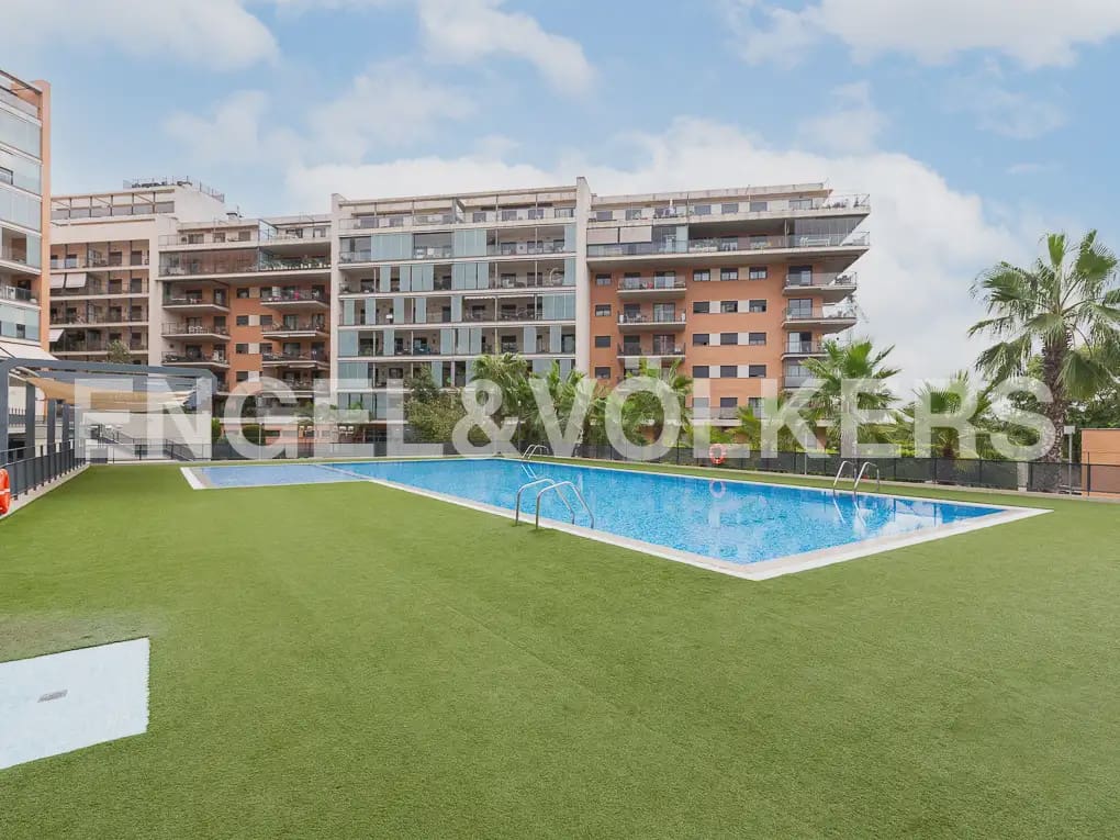 3 bedroom Flat for rent in Paterna with pool garage - € 1,750 (Ref: 10166986)