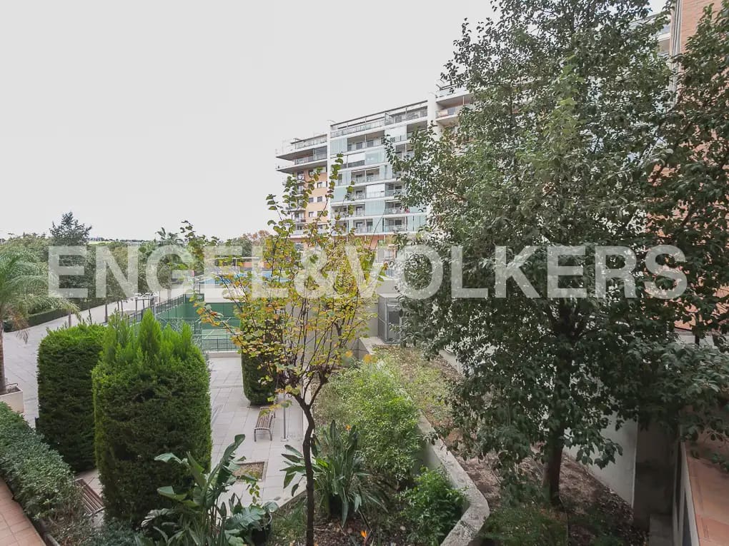3 bedroom Flat for rent in Paterna with pool garage - € 1,750 (Ref: 10166986)