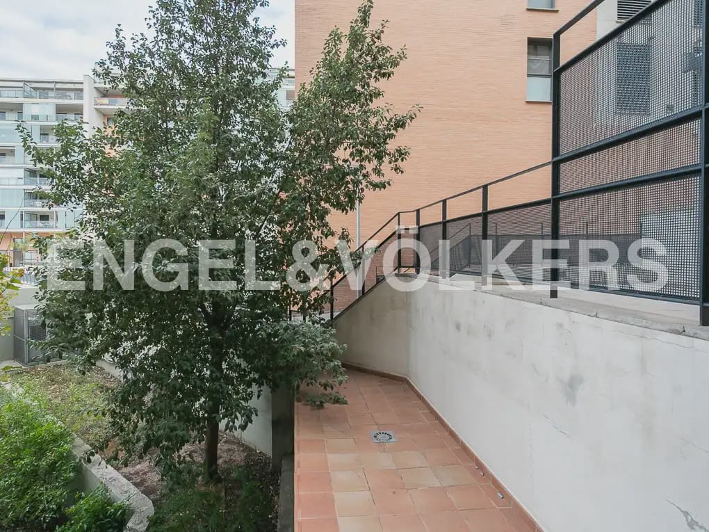 3 bedroom Flat for rent in Paterna with pool garage - € 1,750 (Ref: 10166986)