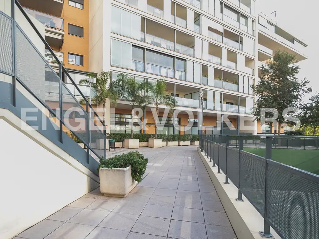 3 bedroom Flat for rent in Paterna with pool garage - € 1,750 (Ref: 10166986)