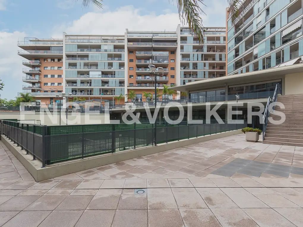 3 bedroom Flat for rent in Paterna with pool garage - € 1,750 (Ref: 10166986)