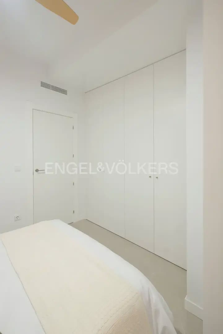 2 bedroom Flat for rent in Valencia city - € 2,000 (Ref: 10166987)