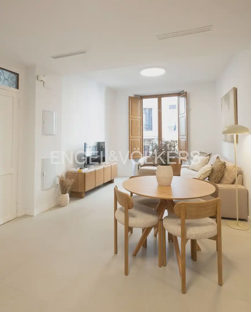 2 bedroom Flat for rent in Valencia city - € 2,000 (Ref: 10166987)