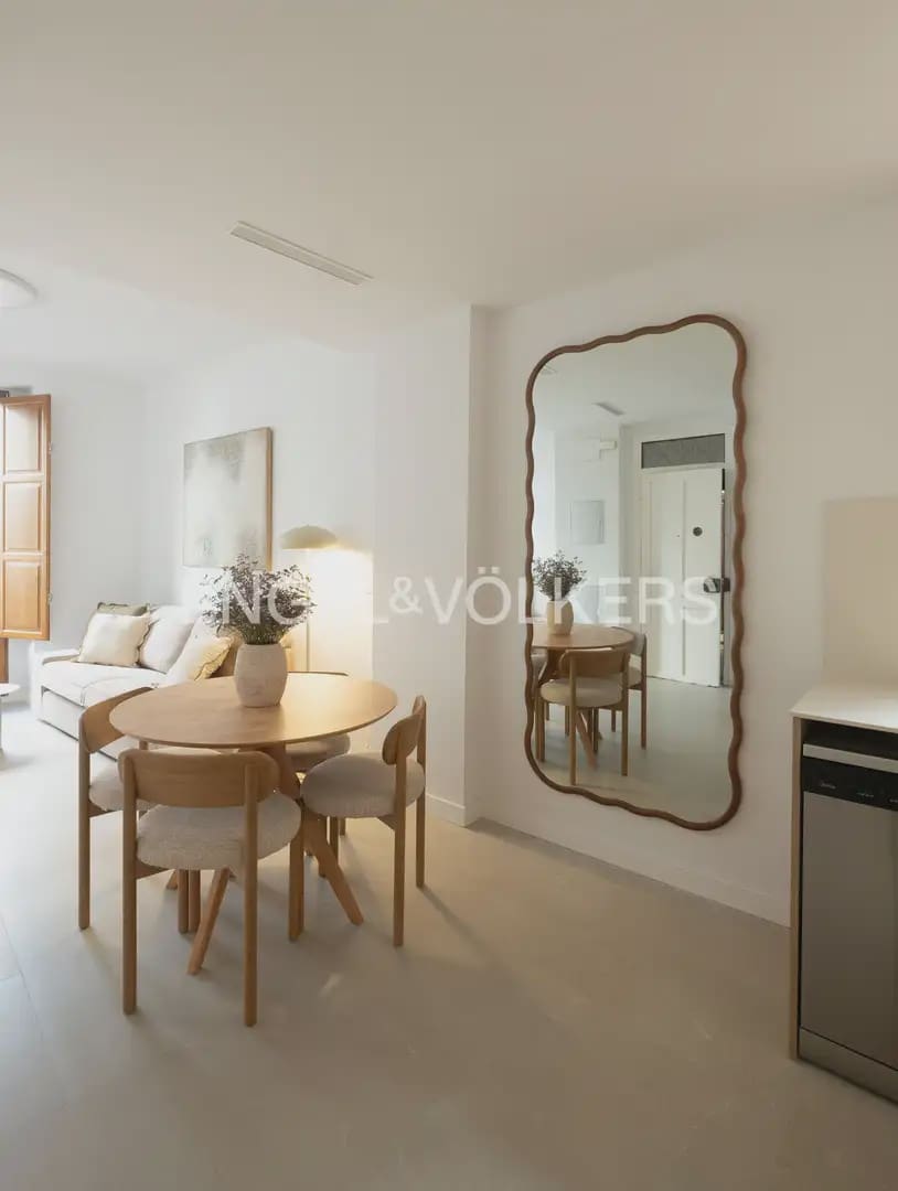 2 bedroom Flat for rent in Valencia city - € 2,000 (Ref: 10166987)