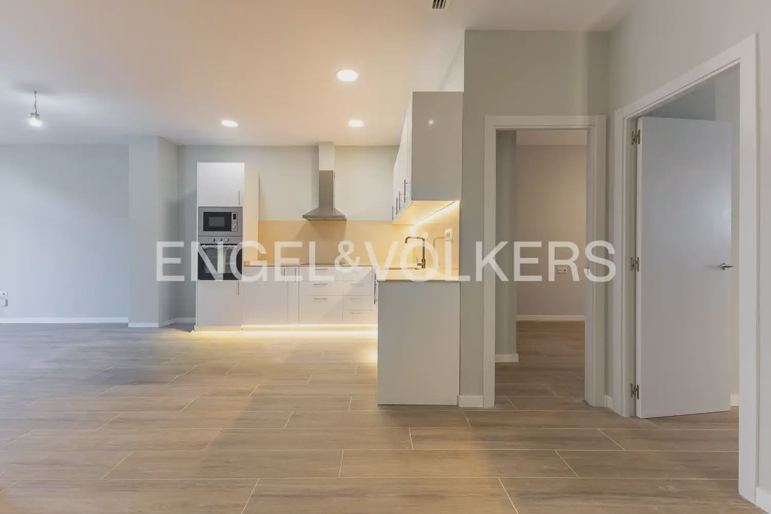 3 soverom Leilighet til leie i Valencia by - € 2 200 (Ref: 10167902)