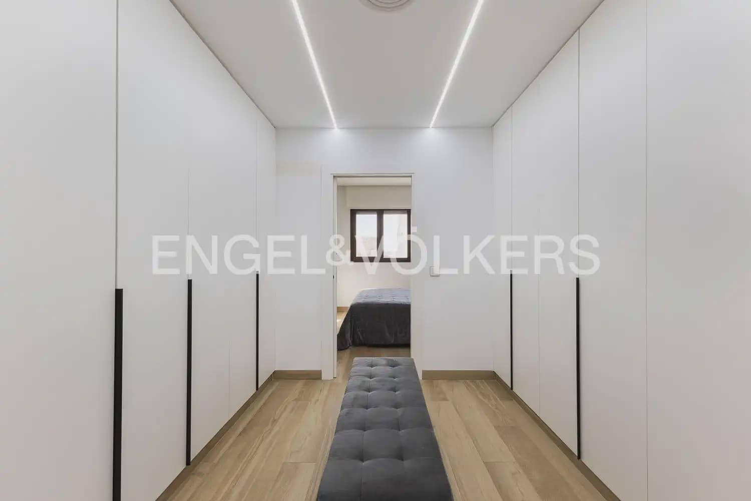 6 Zimmer Reihenhaus zu verkaufen in La Pobla de Vallbona mit Pool Garage - 925.000 € (Ref: 10167904)