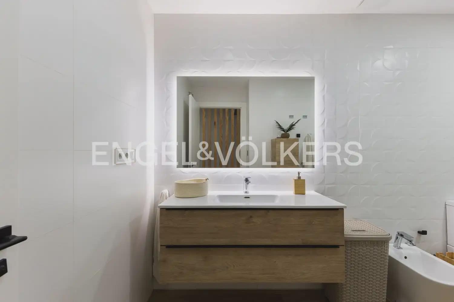 6 Zimmer Reihenhaus zu verkaufen in La Pobla de Vallbona mit Pool Garage - 925.000 € (Ref: 10167904)