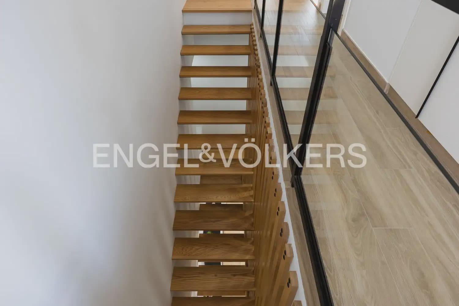 6 Zimmer Reihenhaus zu verkaufen in La Pobla de Vallbona mit Pool Garage - 925.000 € (Ref: 10167904)