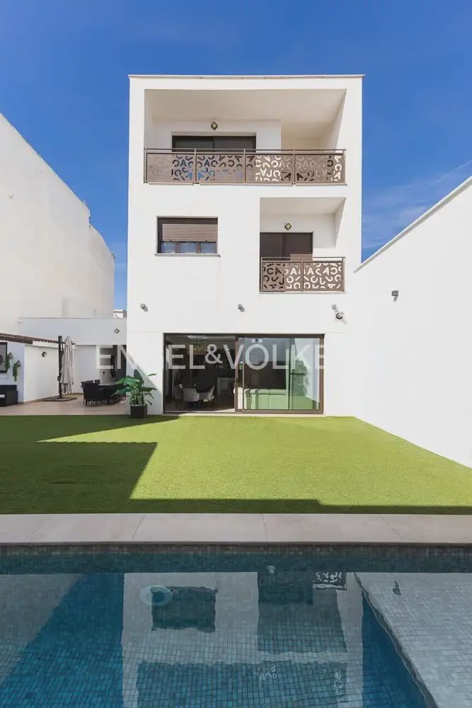 6 Zimmer Reihenhaus zu verkaufen in La Pobla de Vallbona mit Pool Garage - 925.000 € (Ref: 10167904)