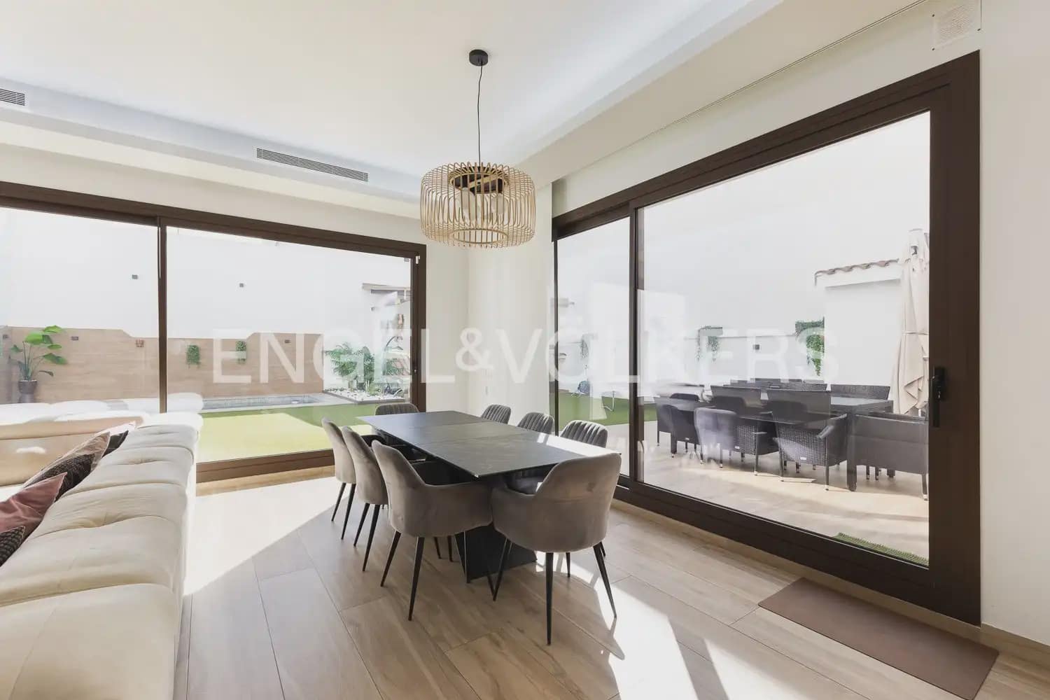 6 Zimmer Reihenhaus zu verkaufen in La Pobla de Vallbona mit Pool Garage - 925.000 € (Ref: 10167904)