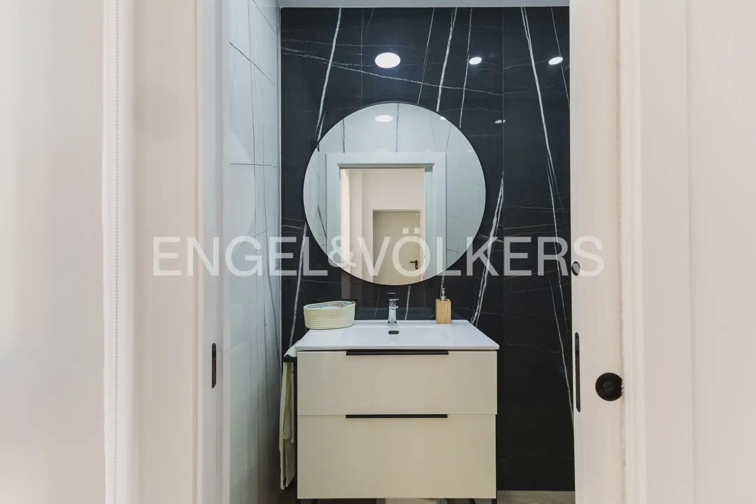 6 Zimmer Reihenhaus zu verkaufen in La Pobla de Vallbona mit Pool Garage - 925.000 € (Ref: 10167904)
