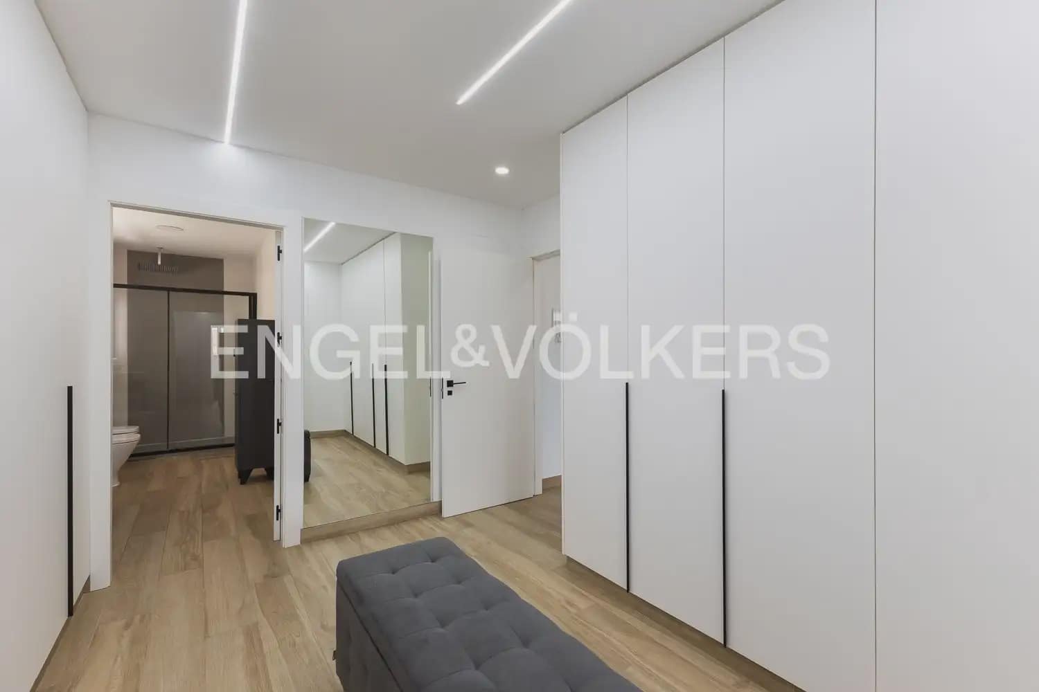 6 Zimmer Reihenhaus zu verkaufen in La Pobla de Vallbona mit Pool Garage - 925.000 € (Ref: 10167904)