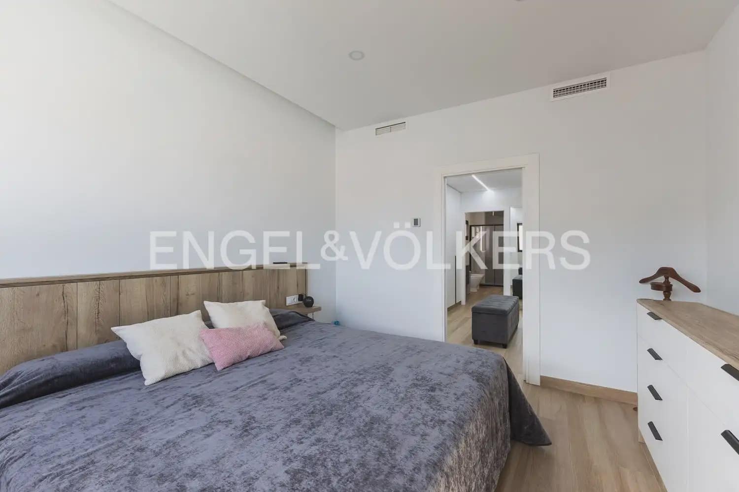 6 Zimmer Reihenhaus zu verkaufen in La Pobla de Vallbona mit Pool Garage - 925.000 € (Ref: 10167904)
