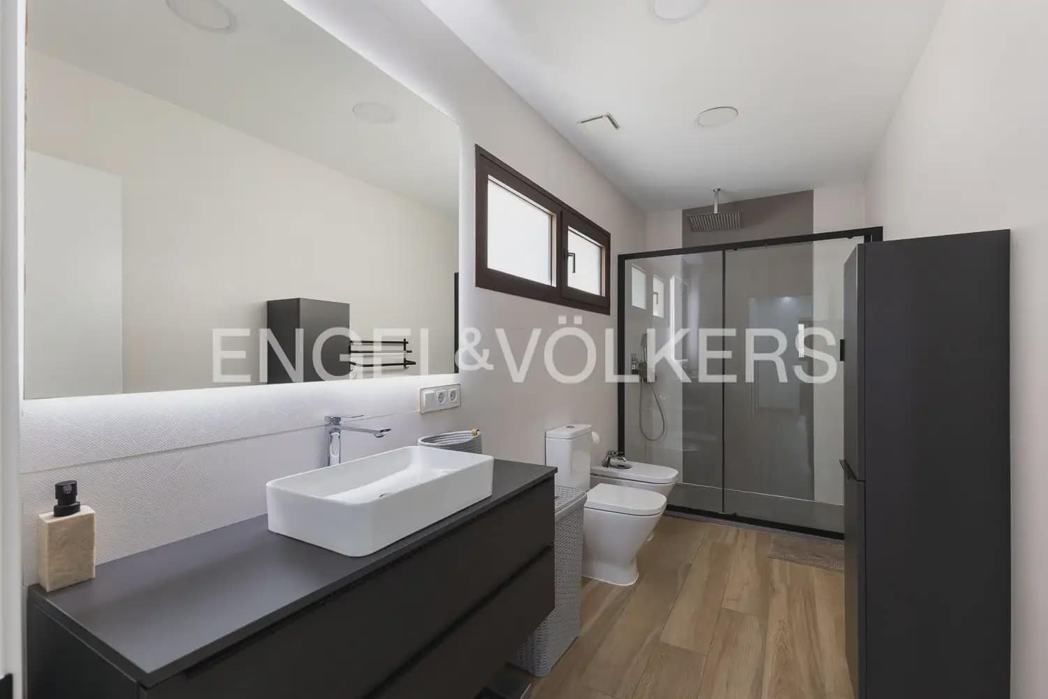 6 Zimmer Reihenhaus zu verkaufen in La Pobla de Vallbona mit Pool Garage - 925.000 € (Ref: 10167904)