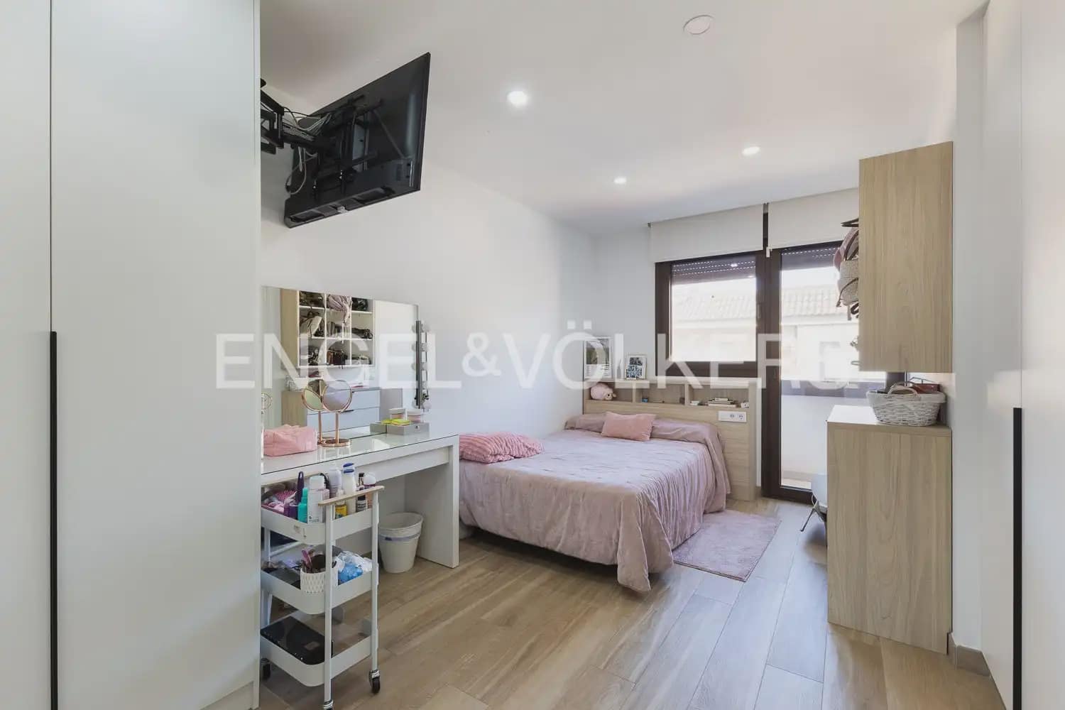 6 Zimmer Reihenhaus zu verkaufen in La Pobla de Vallbona mit Pool Garage - 925.000 € (Ref: 10167904)