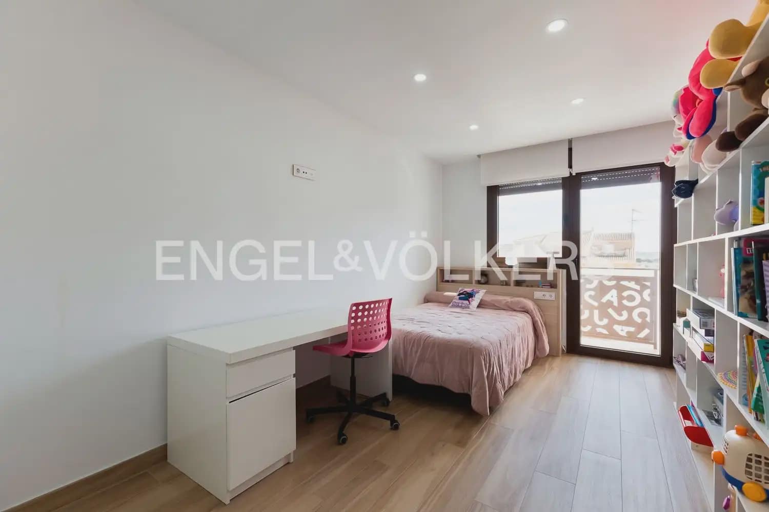 6 Zimmer Reihenhaus zu verkaufen in La Pobla de Vallbona mit Pool Garage - 925.000 € (Ref: 10167904)