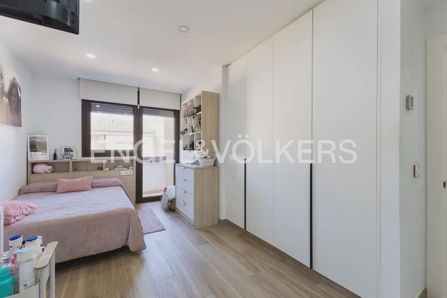 6 Zimmer Reihenhaus zu verkaufen in La Pobla de Vallbona mit Pool Garage - 925.000 € (Ref: 10167904)