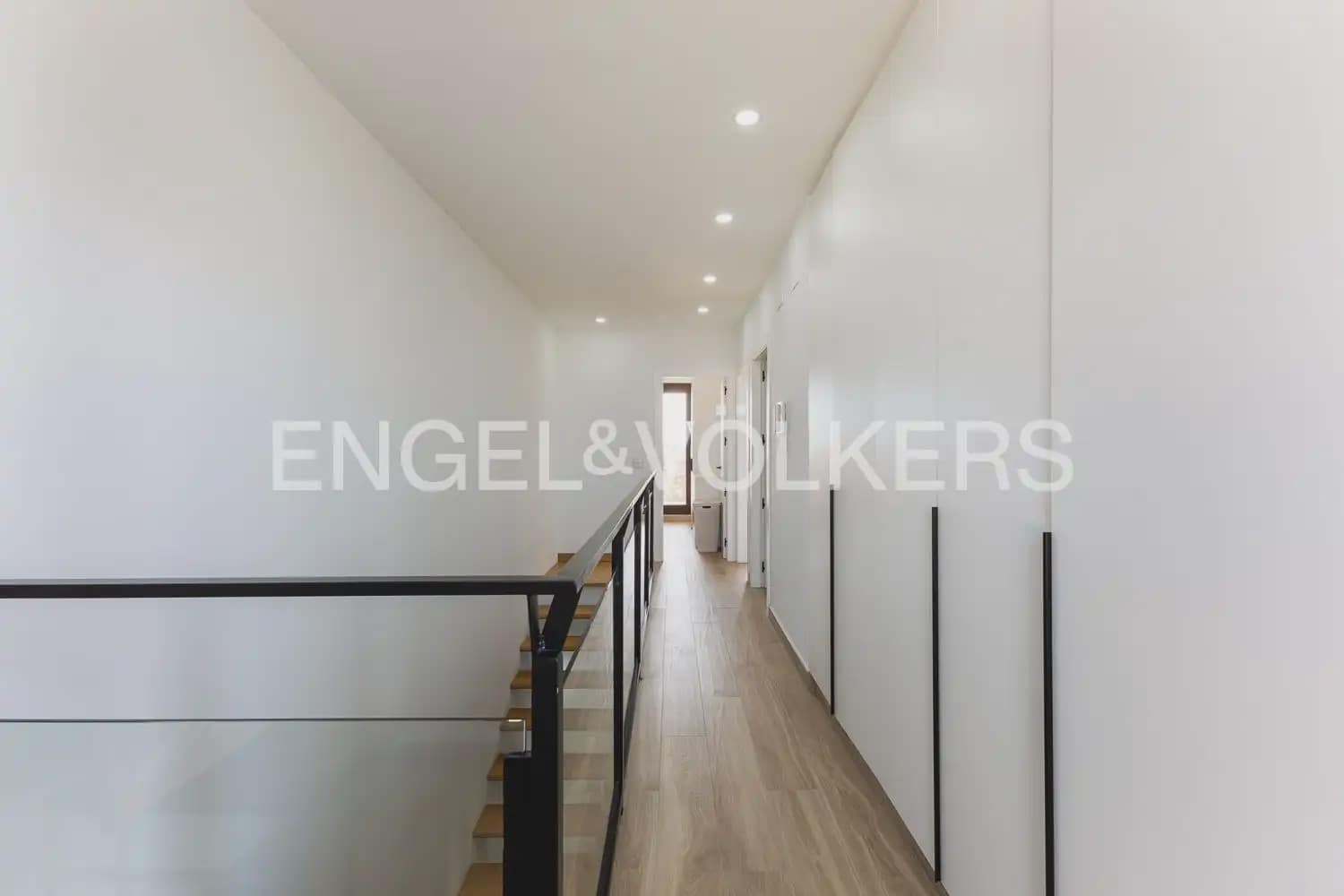 6 Zimmer Reihenhaus zu verkaufen in La Pobla de Vallbona mit Pool Garage - 925.000 € (Ref: 10167904)