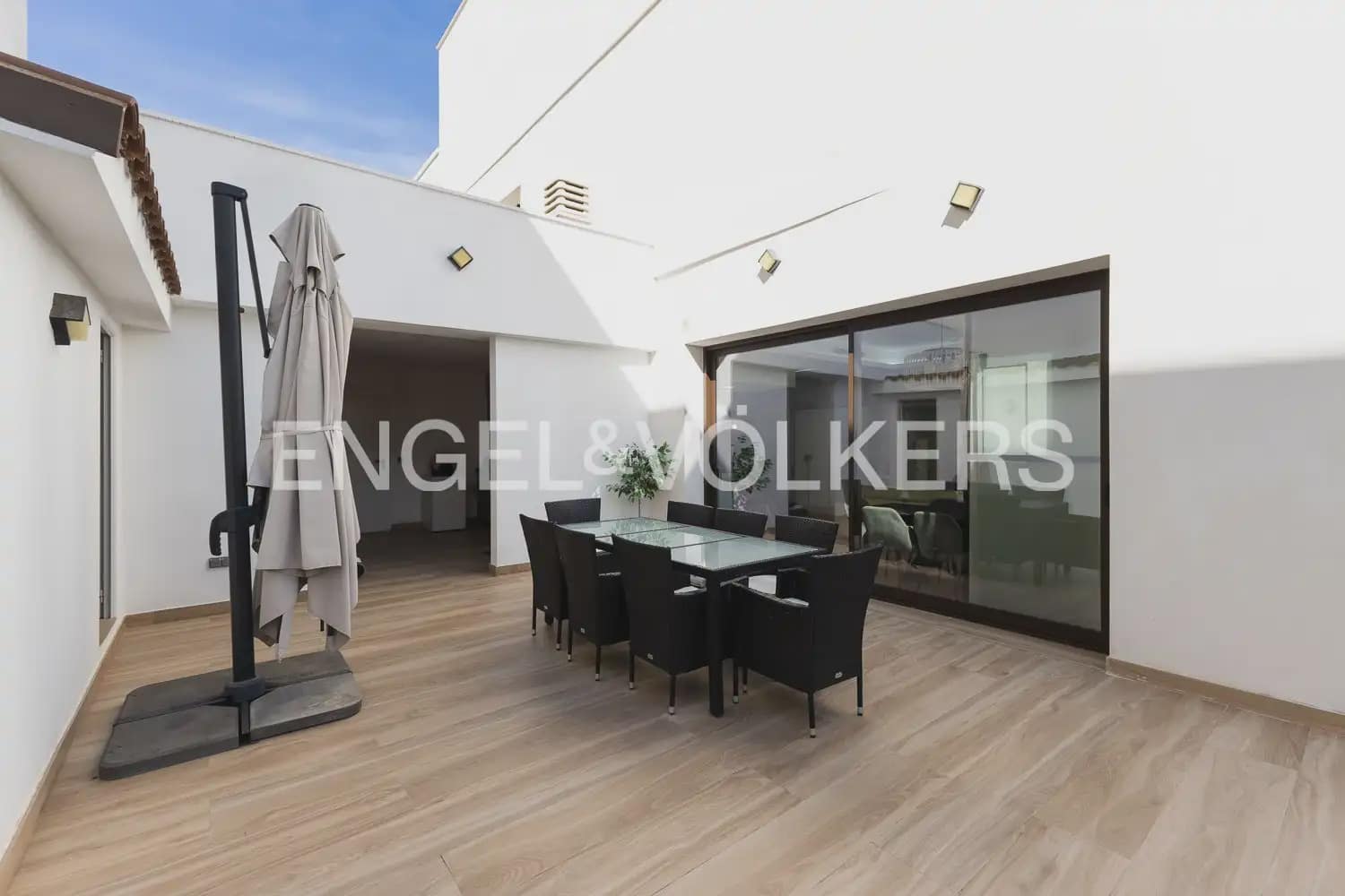 6 Zimmer Reihenhaus zu verkaufen in La Pobla de Vallbona mit Pool Garage - 925.000 € (Ref: 10167904)