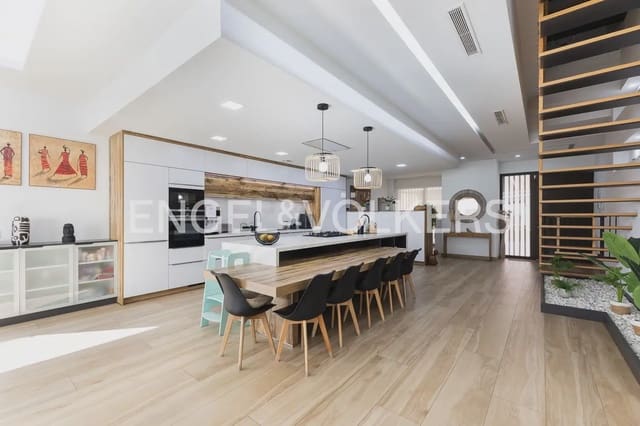 6 Zimmer Reihenhaus zu verkaufen in La Pobla de Vallbona mit Pool Garage - 925.000 € (Ref: 10167904)