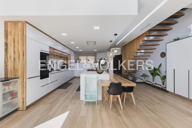 6 Zimmer Reihenhaus zu verkaufen in La Pobla de Vallbona mit Pool Garage - 925.000 € (Ref: 10167904)