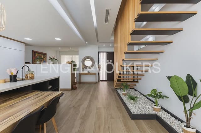 6 Zimmer Reihenhaus zu verkaufen in La Pobla de Vallbona mit Pool Garage - 925.000 € (Ref: 10167904)