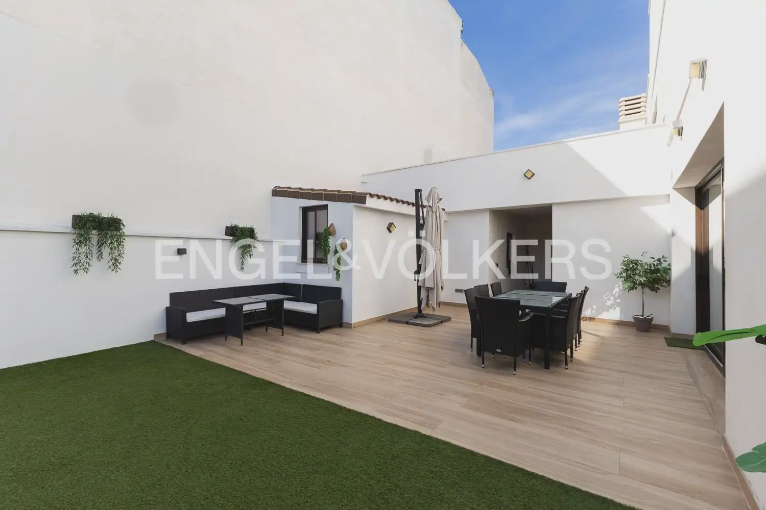 6 Zimmer Reihenhaus zu verkaufen in La Pobla de Vallbona mit Pool Garage - 925.000 € (Ref: 10167904)