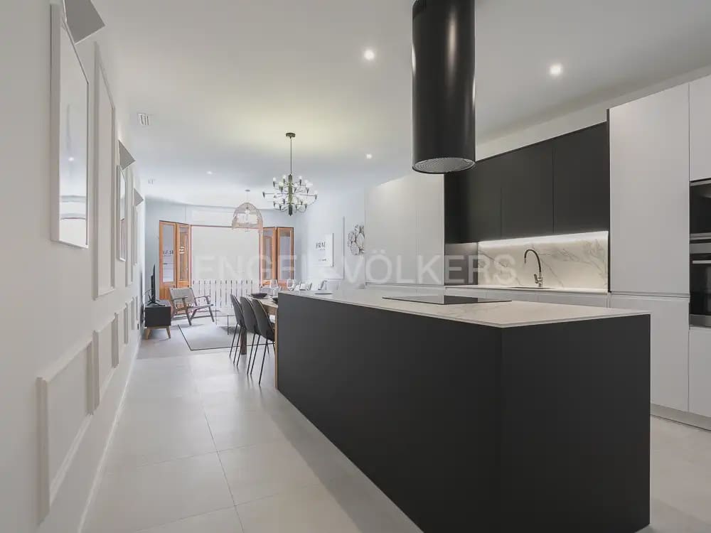2 bedroom Flat for rent in Valencia city - € 2,400 (Ref: 10170425)