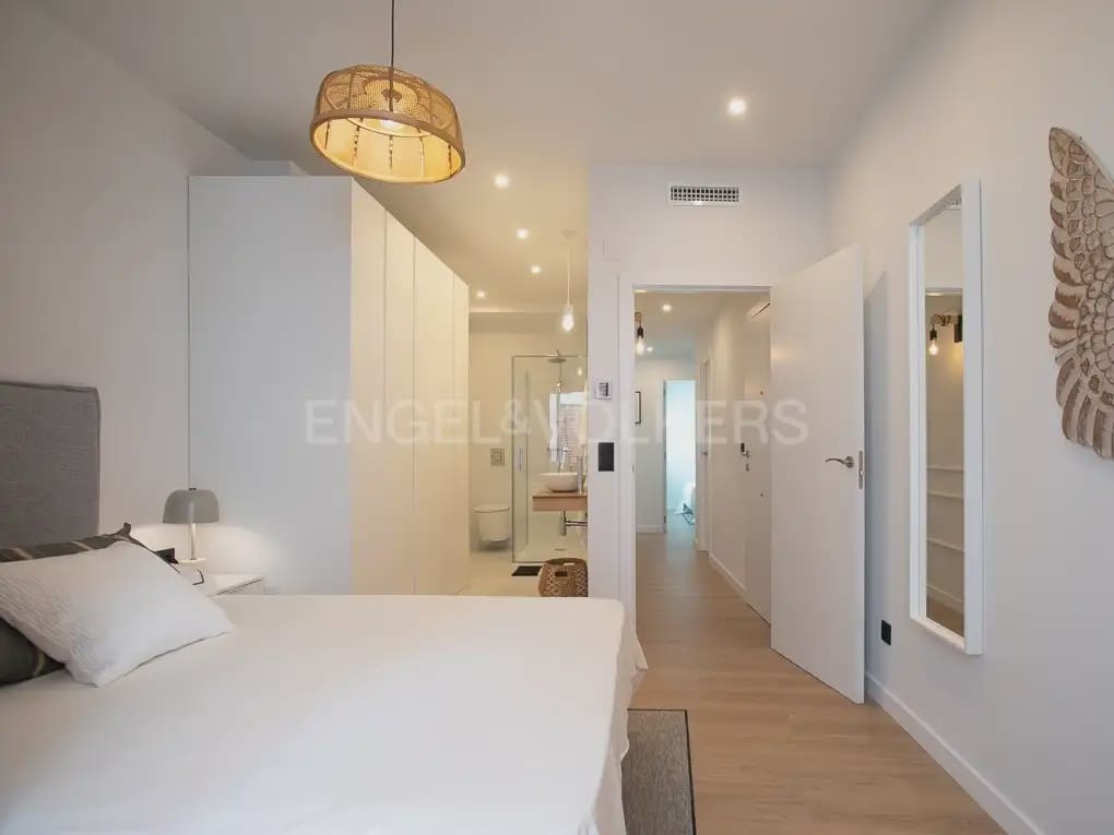 2 bedroom Flat for rent in Valencia city - € 2,400 (Ref: 10170425)