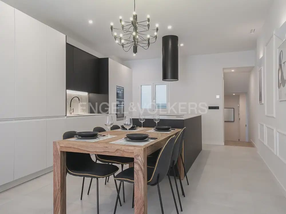 2 bedroom Flat for rent in Valencia city - € 2,400 (Ref: 10170425)