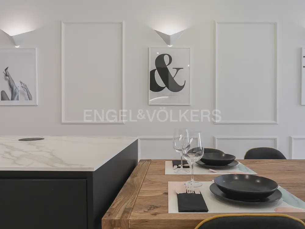 2 bedroom Flat for rent in Valencia city - € 2,400 (Ref: 10170425)