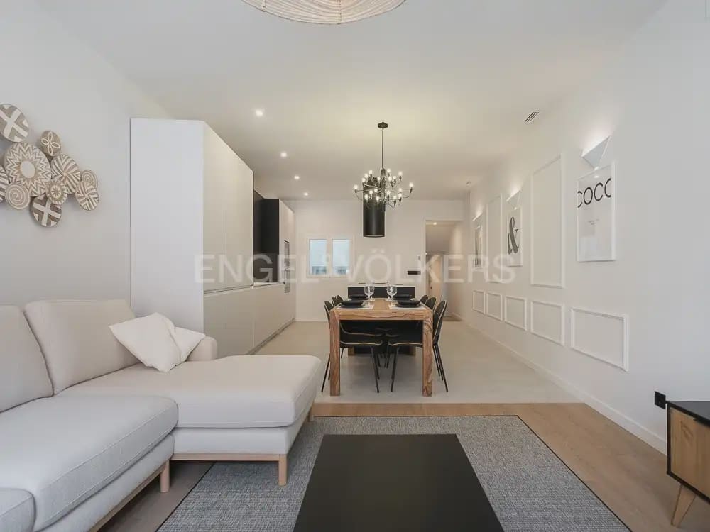 2 bedroom Flat for rent in Valencia city - € 2,400 (Ref: 10170425)