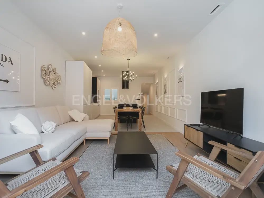 2 bedroom Flat for rent in Valencia city - € 2,400 (Ref: 10170425)