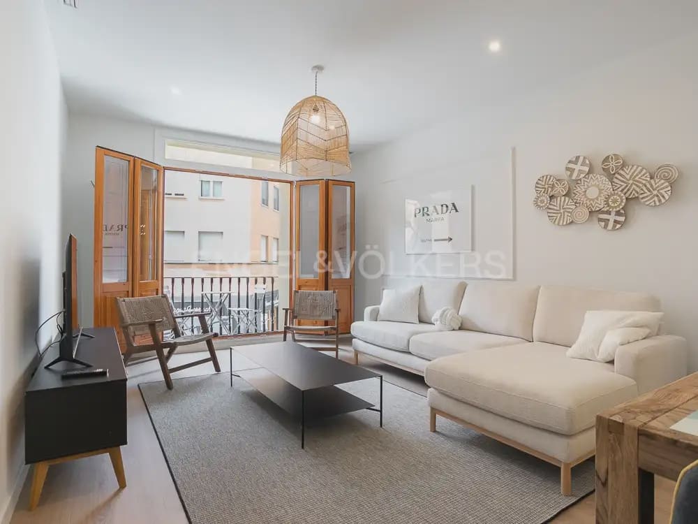 2 bedroom Flat for rent in Valencia city - € 2,400 (Ref: 10170425)
